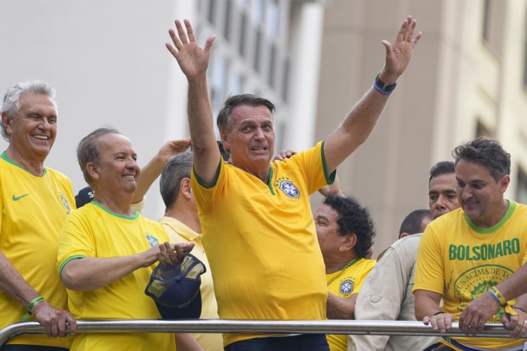 Brazil |  Bolsonaro denounces his ineligibility in front of thousands of supporters