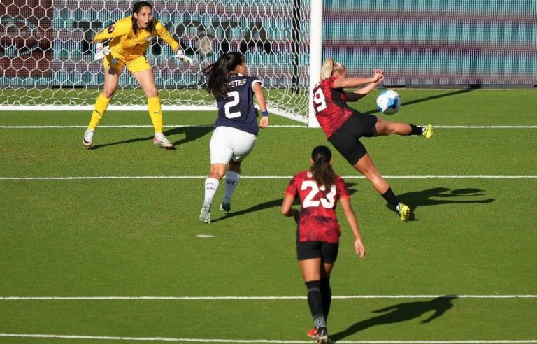 Canada blanks Paraguay 4-0 in Gold Cup