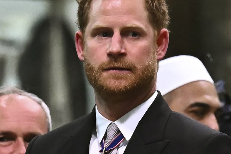 Cancer of Charles III |  Prince Harry on his way out after an express visit