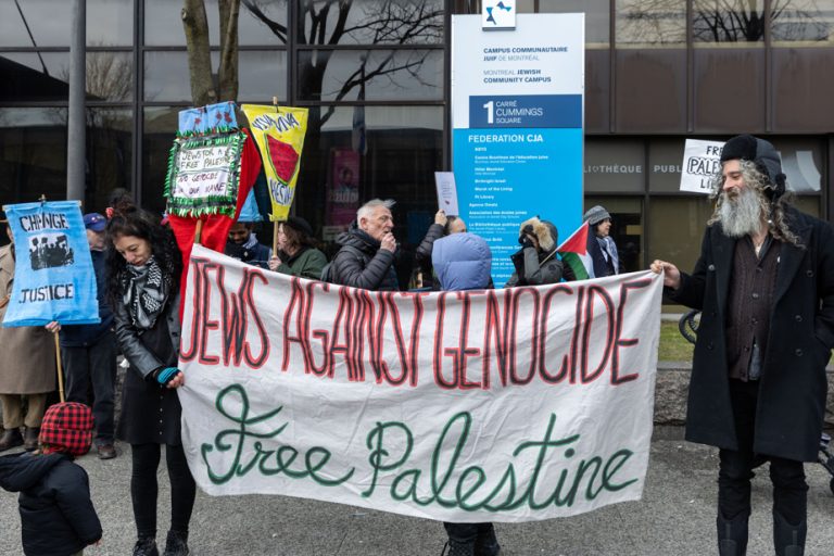 Censorship at the Jewish Public Library of Montreal |  Demonstration in support of Elise Gravel