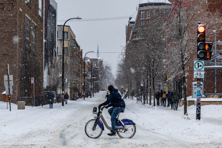 Cold, sun and snowflakes in sight in Quebec