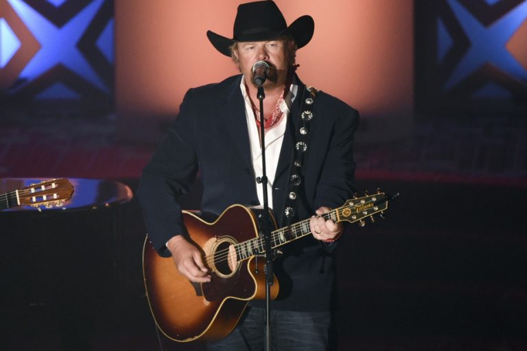 Country singer Toby Keith dies