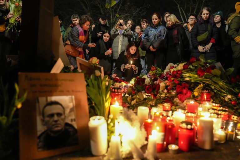 Death of Alexei Navalny |  Protests in Europe and the United States