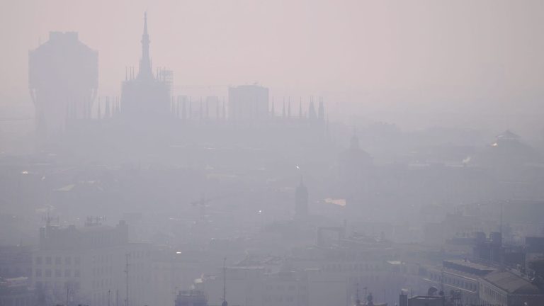 ranked third most polluted city in the world in a ranking, the city of Milan is worried and takes strict measures