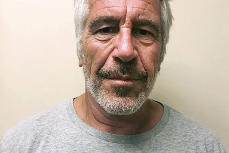 Epstein affair |  Victims file complaint against the FBI