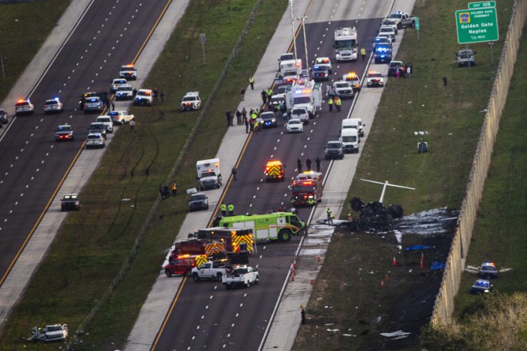 Florida |  Collision during emergency landing on highway kills two