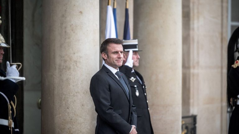 French distrust of politics at its highest, according to a survey