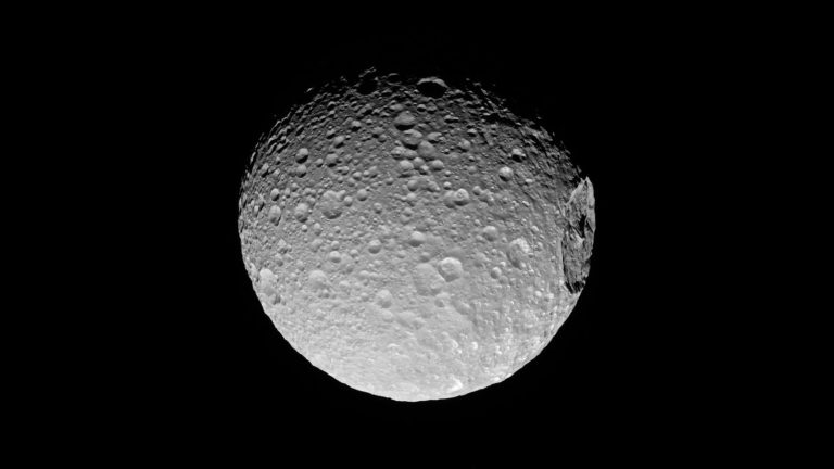 French researchers discover an underground ocean on Mimas, a moon of Saturn