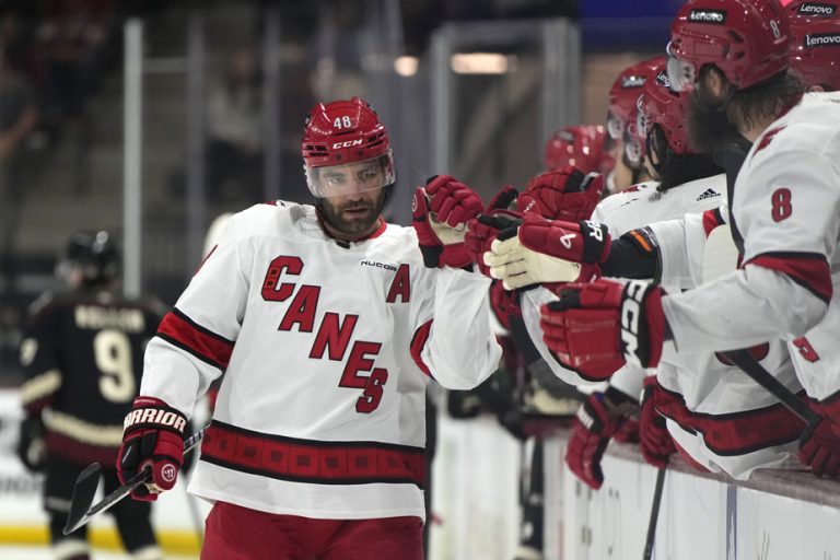 Friday in the NHL |  Jordan Martinook scores after 16 seconds, Hurricanes beat Coyotes 5-1