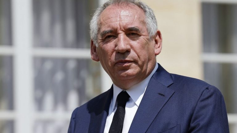 François Bayrou “dangerously weakens” the majority and “discredits” his party, accuses MoDem deputy Jean-Louis Bourlanges