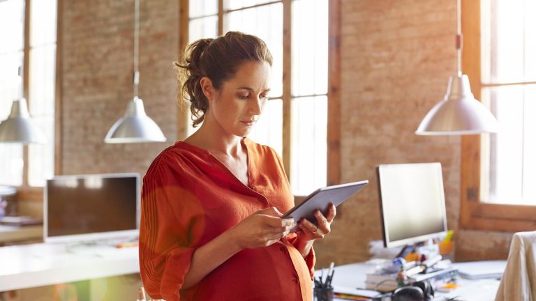 Half of female executives find it difficult to return from maternity leave