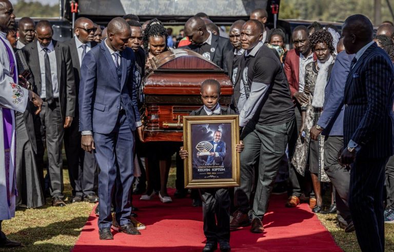 In Kenya, the final farewell to Kelvin Kiptum, shooting star of the marathon