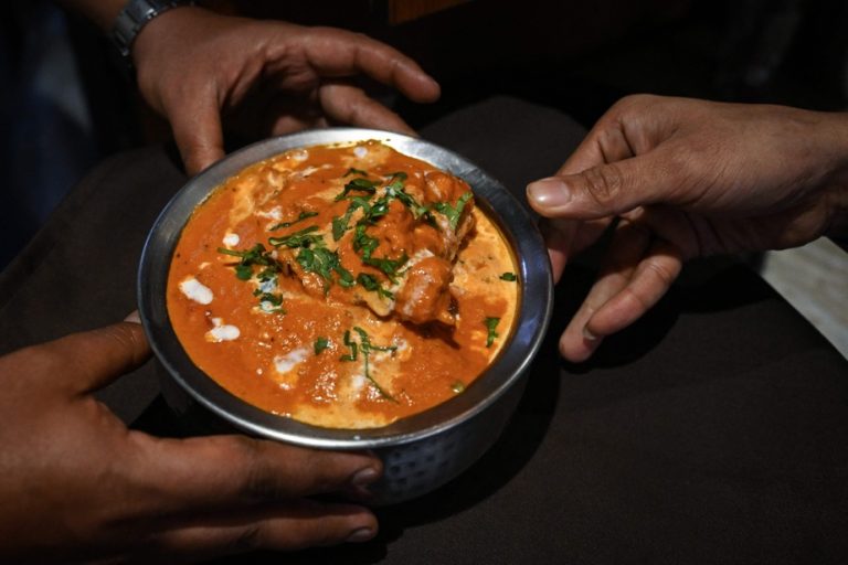 India |  Two restaurants at loggerheads over butter chicken