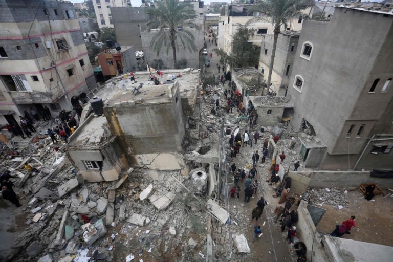 Israel and Hamas at war, day 135 |  Deadly air raids in Gaza, pessimism about a possible truce