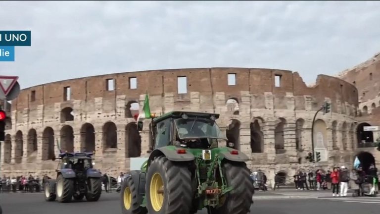 Italian farmers entered Rome