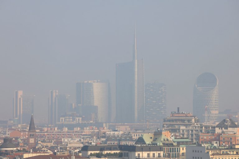 Italy struggles with smog and drought