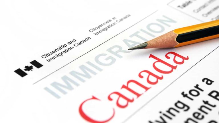 Light survey on immigration: Quebecers and Canadians find that Canada poorly integrates its immigrants