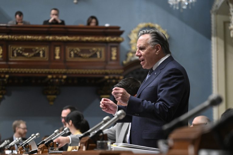 “Largely deficit” budget |  François Legault denies blaming union members