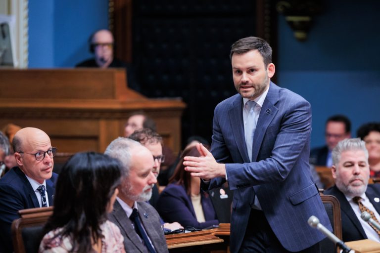 Light Survey |  The Parti Québécois consolidates its lead