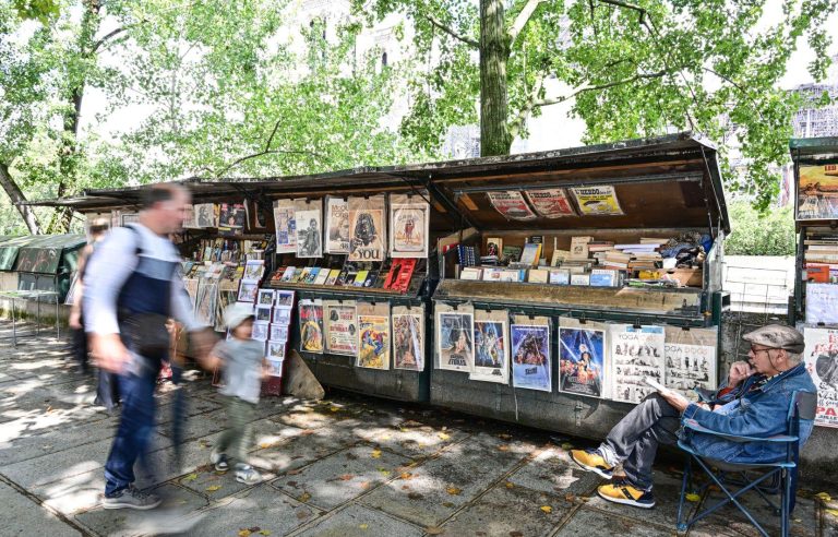 Macron renounces the movement of second-hand booksellers from the quays of the Seine