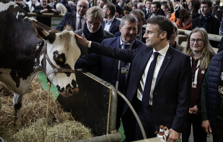 Macron’s visit to the Agricultural Show turns into chaos in Paris