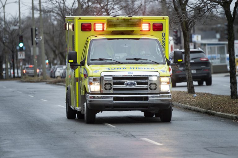 Man dies after vehicle crashes into Ottawa River