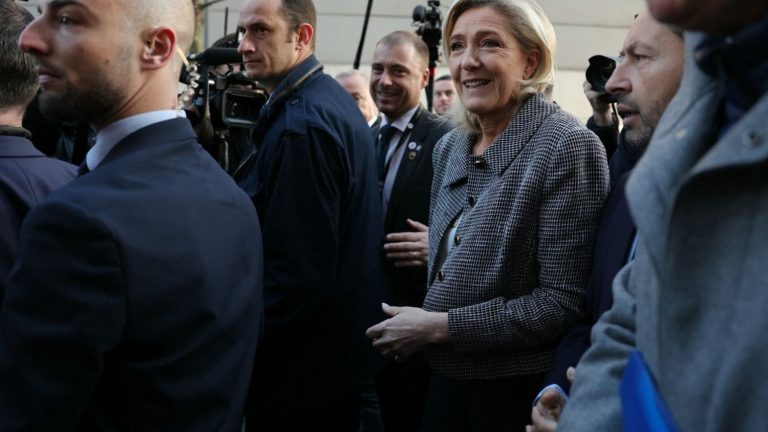 Marine Le Pen has arrived, Laurent Wauquiez and Fabien Roussel expected during the day