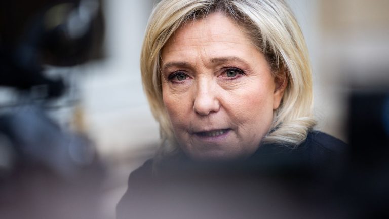 Marine Le Pen will attend the ceremony, against the advice of Emmanuel Macron