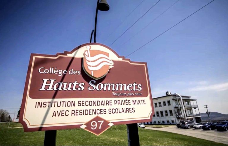 Marois and Couillard join forces to save a specialized school in Saint-Tite-des-Caps