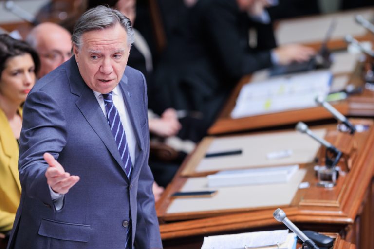 Media crisis |  Legault reopens the door to government ads on Facebook