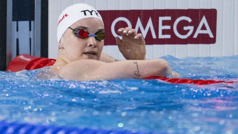 Mélanie Henique in silver in the 50 meter butterfly, behind the untouchable Sarah Sjöström