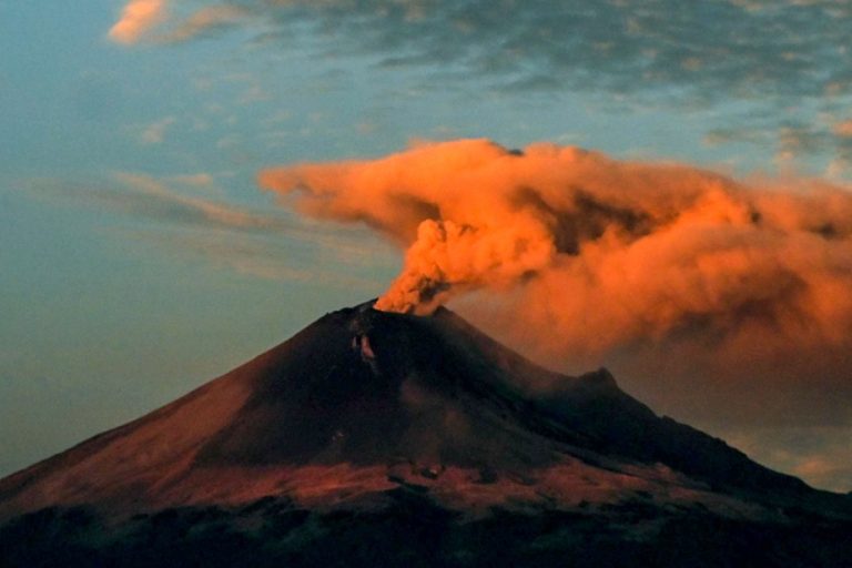 Mexico |  Around twenty flights canceled because of the Popocatépetl volcano