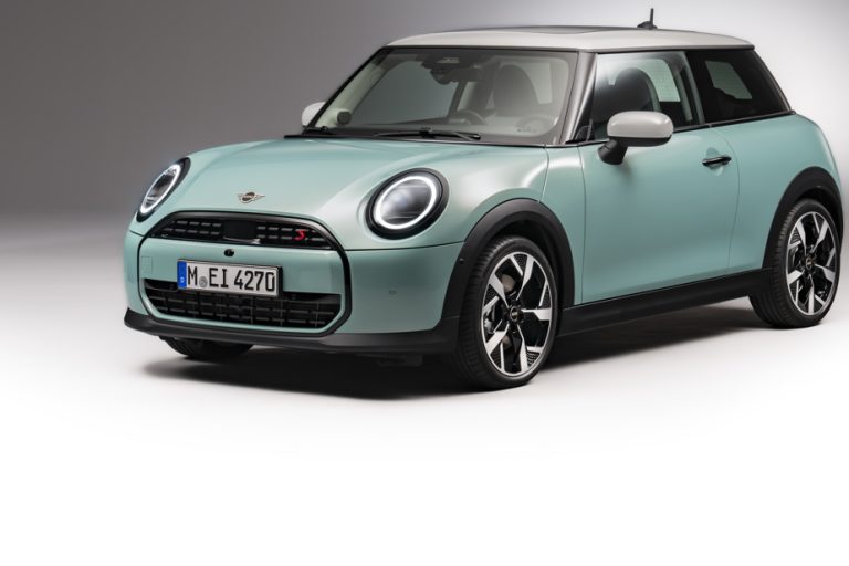 Mini |  The Mini Cooper respects traditions with its versions with thermal engines