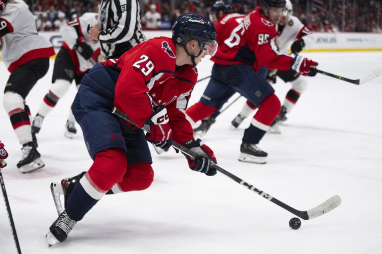 Monday in the NHL |  Lapierre gets his first double in a Capitals victory against the Senators