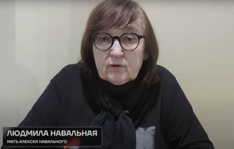 Navalny’s mother accuses Russia of wanting to bury her son in secret