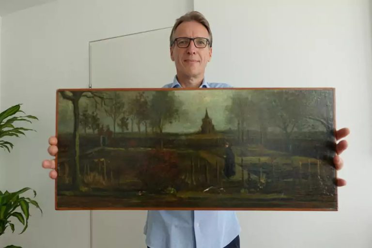 Netherlands |  The Van Gogh stolen then returned presented to the press