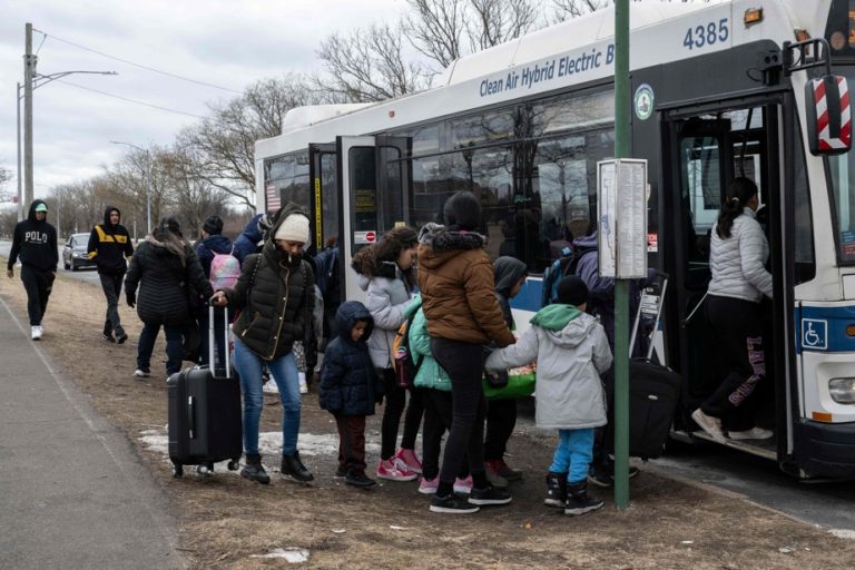 New York |  A clandestine dormitory in a small business, symbol of the migrant crisis