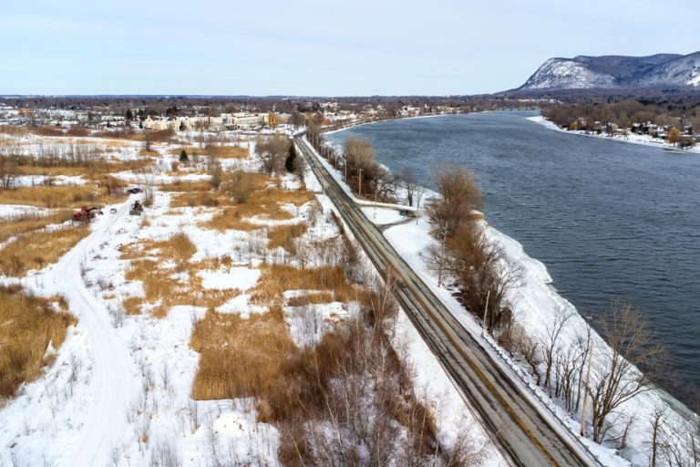 Giga-battery factory in Montérégie |  One land, two projects