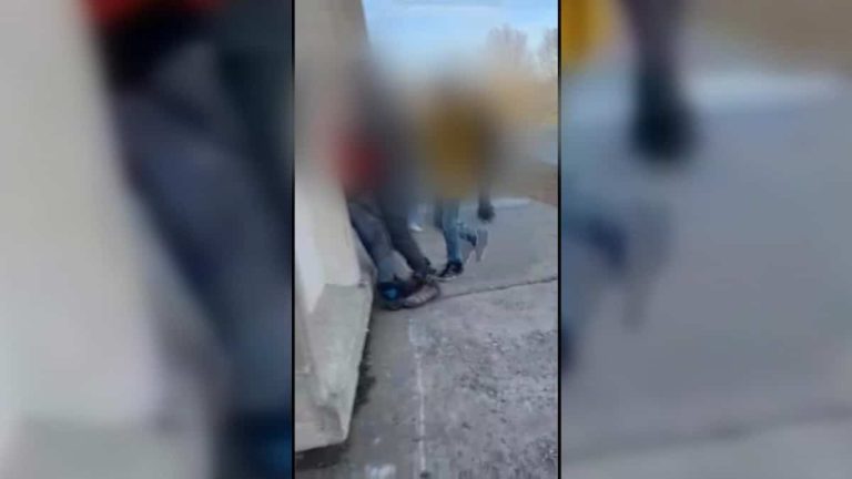 ON VIDEO |  A father allegedly attacked a 13-year-old student in a Lanaudière school