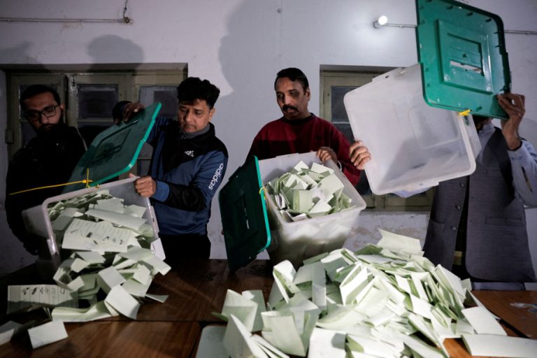 Pakistan |  Senior official admits to helping rig elections