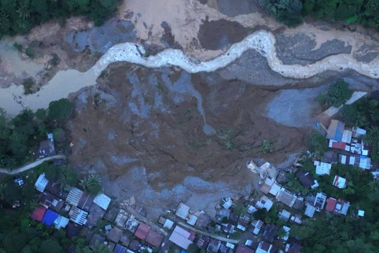 Philippines |  Child saved nearly 60 hours after landslide