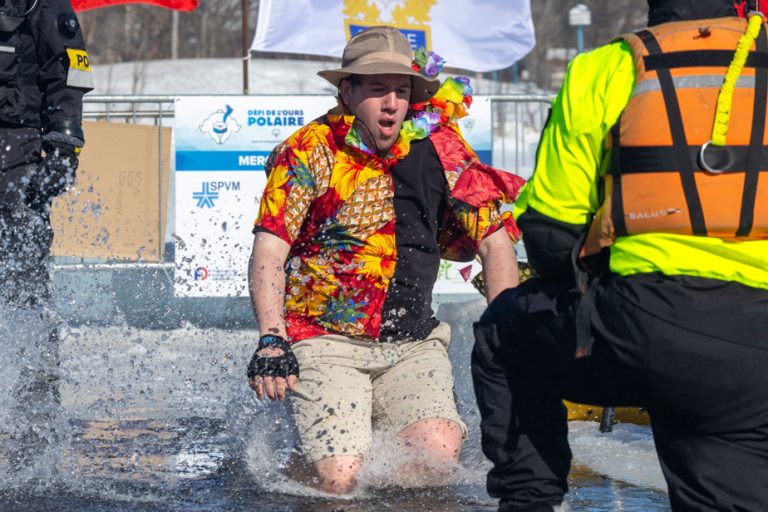 Polar Bear Challenge |  280 people jump into freezing water