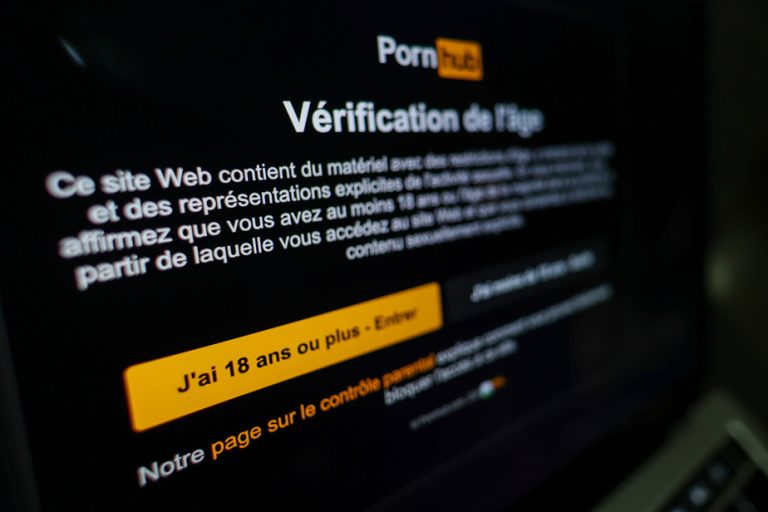 Pornhub wants to force Google, Apple and Microsoft to verify age