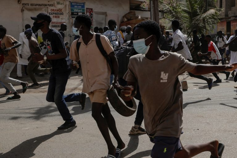 Postponement of the presidential election in Senegal |  The country sinks into a political crisis, two deaths in demonstrations