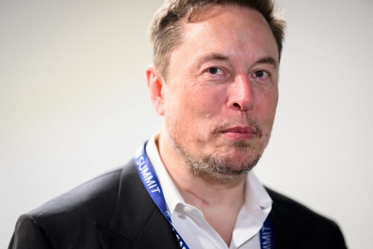 Pressure mounts against SpaceX, accused of discrimination and harassment