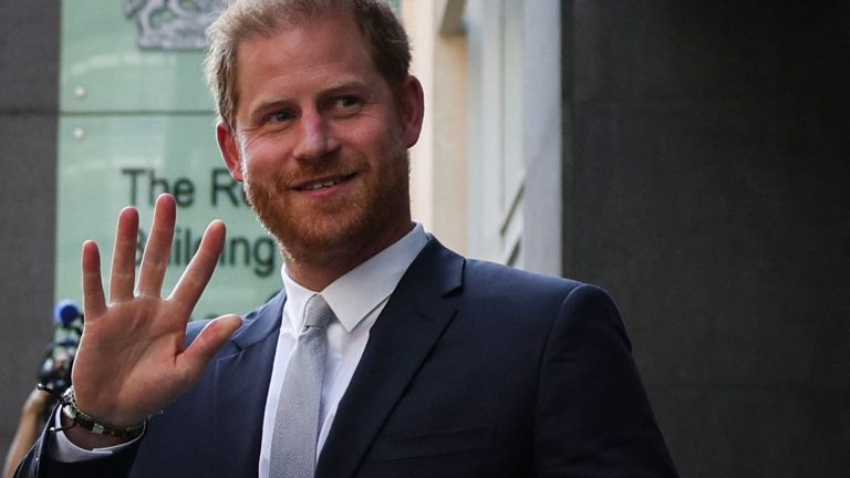 Prince Harry reaches financial agreement with the publisher of the ‘Daily Mirror’ he was suing