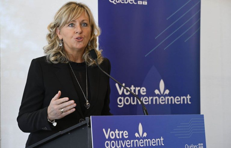 Quebec launches a psychological help line for municipal elected officials