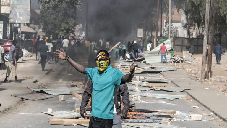 in Senegal, some opponents give up demonstrating against President Macky Sall