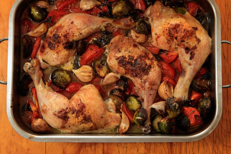 Recipe of the week |  Chicken thighs with candied tomatoes and garlic