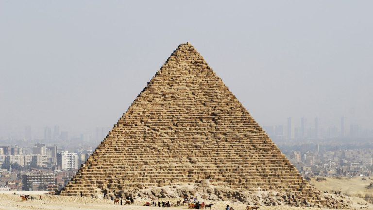 Report “Adding the weight of these stones would risk causing the total loss of the pyramid”, opposes an Egyptologist to the Mykerinos renovation project